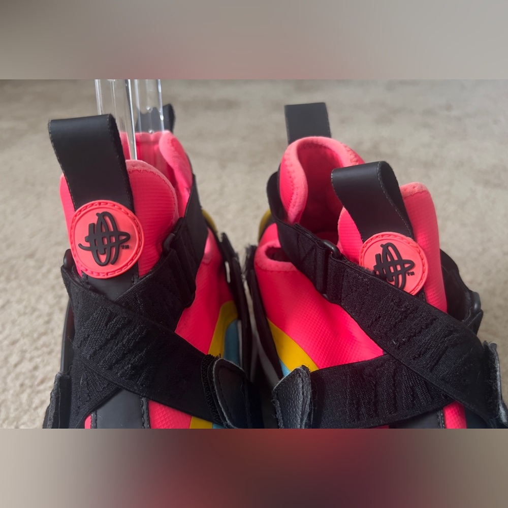 Nike Air Huarache City  - Size 9.5 - Picture 11 of 14